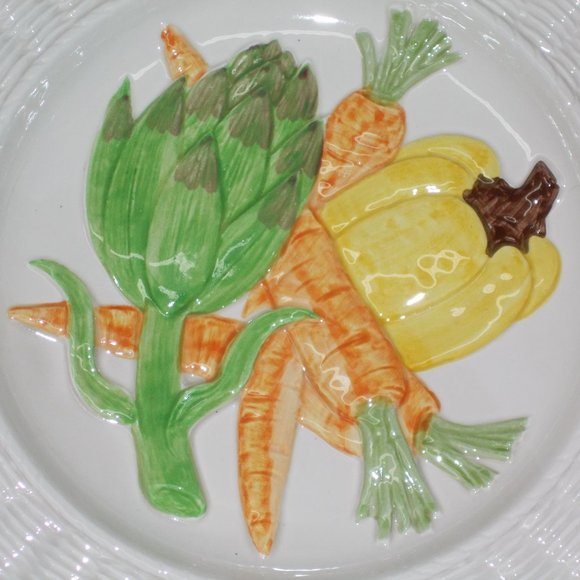 Beautiful Vintage Hanging, Serving Plate, Approximately 11 1/4"x11 1/4" - Picture 3 of 5